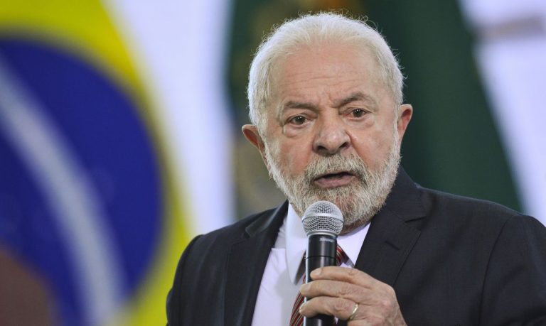 Lula pide presentar las actas para poner fin a la controversia por las elecciones