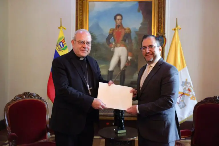 Nuncio Apostólico entregó cartas de estilo al canciller