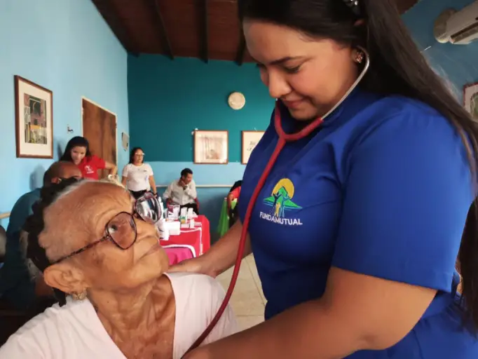 La Gran misión abuelas y abuelos de la Patria tuvo una jornada de atención en el municipio Tocópero en la que 120 adultos mayores disfrutaron de mimos.