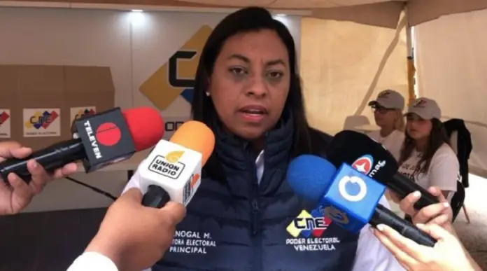 La miembro principal del CNE, Aime Nogal, informó a las 6 de la mañana que 