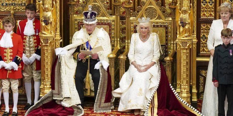 Carlos III pronuncia su primer discurso de apertura del año legislativo siendo rey