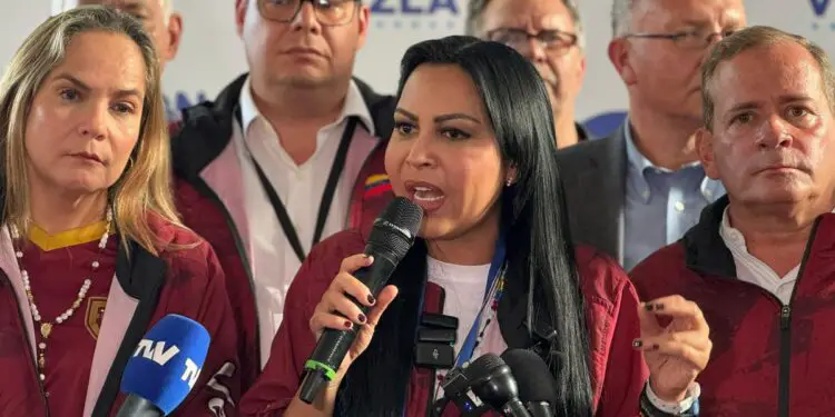 Delsa Solórzano denuncia que no le permiten el acceso a la sede del CNE