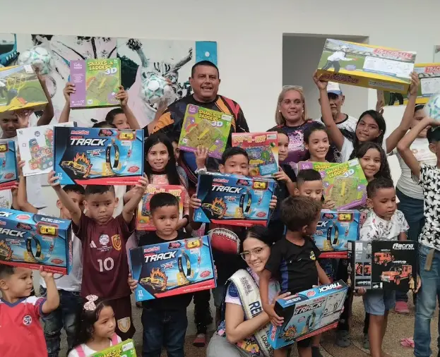 La Fundación Santos Inocentes celebró el día del niño con una tarde llena de alegría y diversión para los portadores de la manifestación.