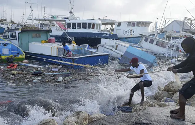 Huracán Beryl deja al menos siete muertos en el Caribe