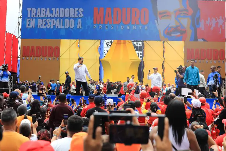 Recuperar ingreso de los trabajadores, propone Maduro (Video)