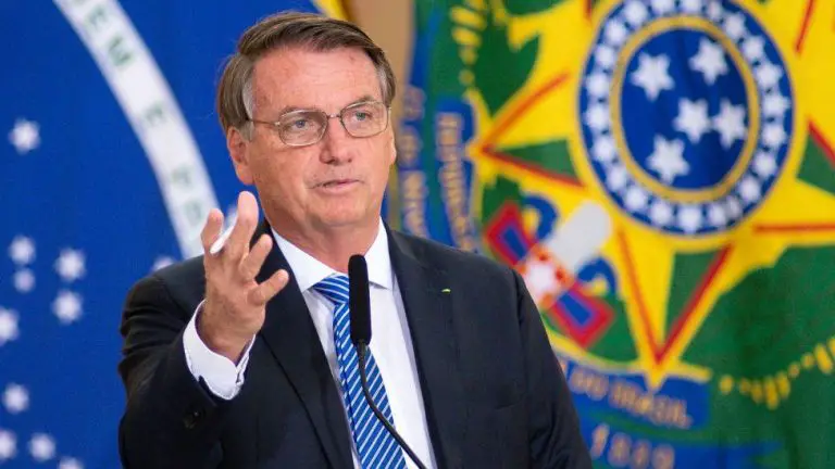 Policía de Brasil acusa a Bolsonaro de desviar $ 1,2 millones