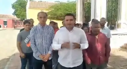 José David Vargas declinó a favor del gallo de la revolución