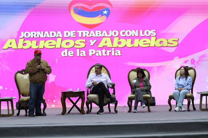Maduro ordenó la entrega de combos Clap médico y alimentario a adultos mayores