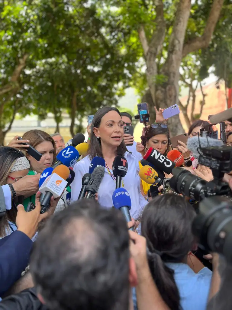 María Corina tras votar: “Ningún testigo se va sin tener las actas en mano”