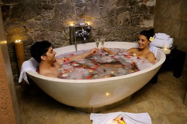 Tips para crear un baño sensual inolvidable para dos