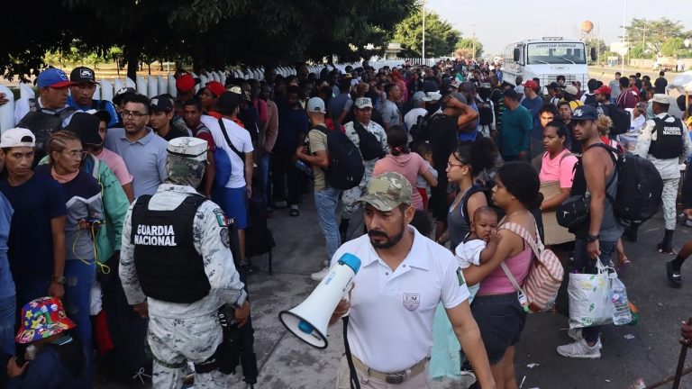 México da permisos de estancia a 1,74 millones de extranjeros