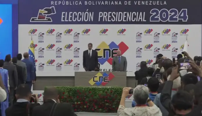 El presidente del CNE, Elvis Amoroso, oficializó el lunes 29 de julio la proclamación de Nicolás Maduro como presidente electo de la República de Venezuela.