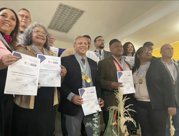 En la sala de conferencias Hermes Coronado de la Uptag se realizó acto de certificación de 18 locutores y productores que se suma a la radiodifusión en Falcón.