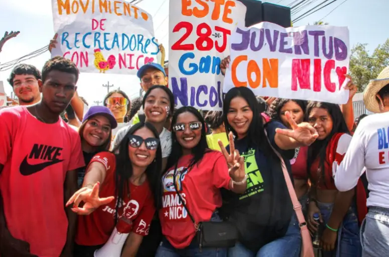 Para expresar el respaldo al gallo de la revolución, el pueblo de Colina, Zamora Píritu y Miranda, colmaron La Vela en el inicio de campaña electoral.