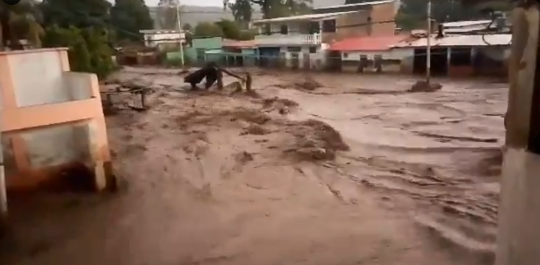 Se desborda el río Manzanares tras fuertes lluvias (Video)