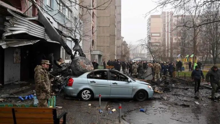 Sube a 17 el número de muertos tras ataque ruso con misiles en Kiev