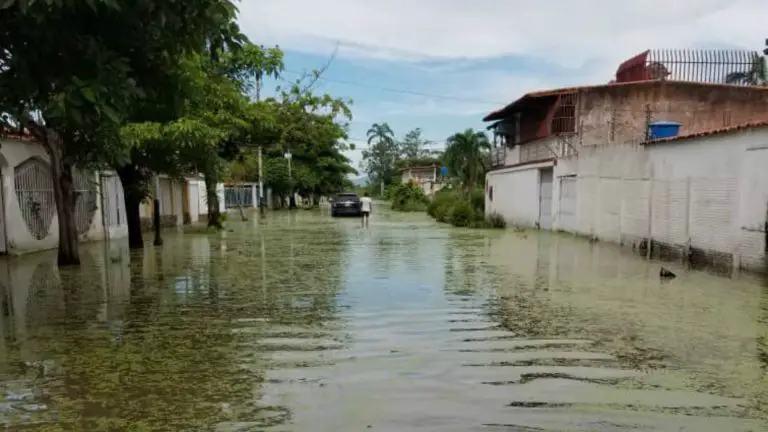Fuertes inundaciones en Cumaná mantienen en alerta a Sucre