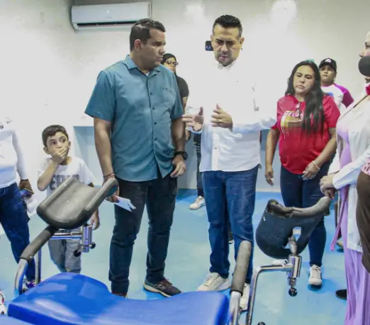 Como parte de una avanzada de gobierno de calle, el gobernador Víctor Clark supervisó dos obras de alto impacto en materia hídrica y de salud.