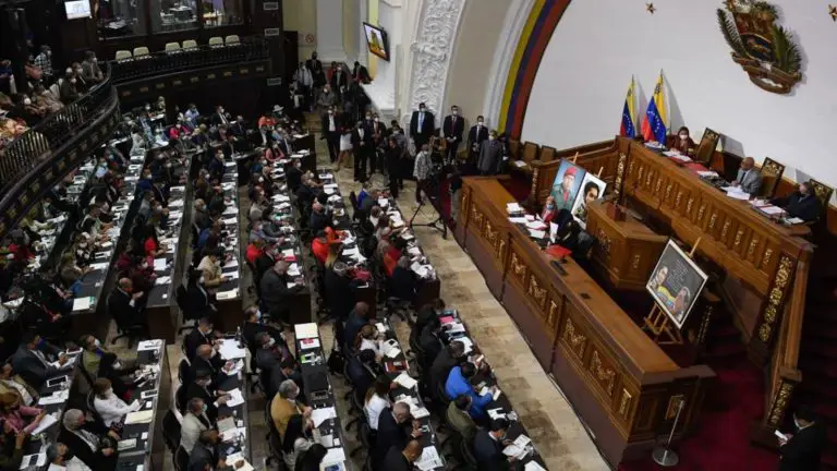 Asamblea Nacional prepara una ley para regular las redes sociales