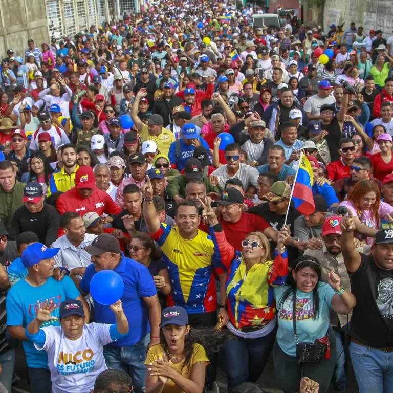 Falconianos celebraron en paz reelección de Maduro