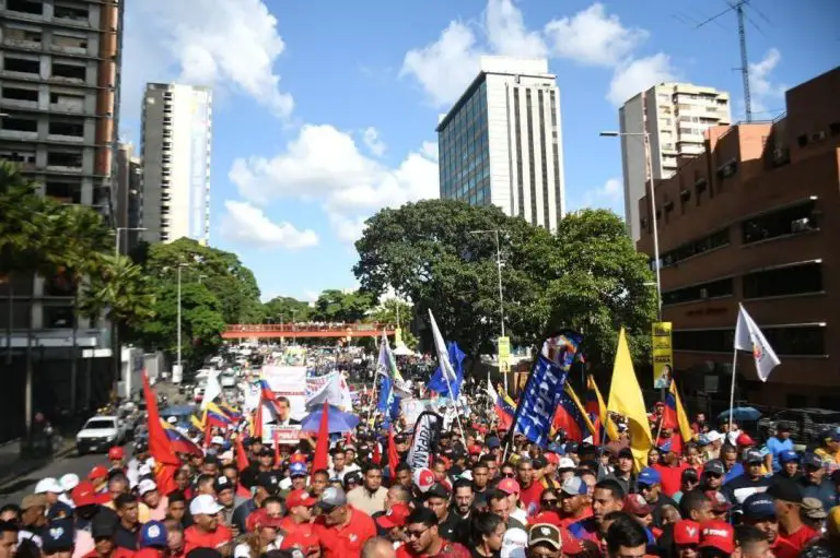 Oficialismo y oposición se movilizan a un mes de las presidenciales