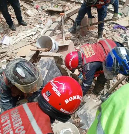  Según el Comandante de Bomberos, hasta el momento se contabilizan 22 personas heridas y 11 fallecidas como consecuencia de este evento devastador.