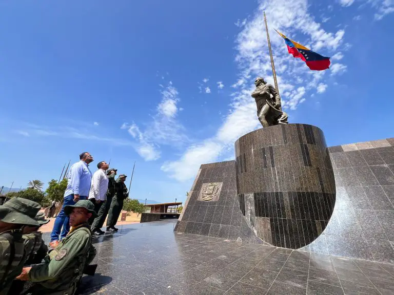 Gobernador: Tricolor venezolano ondea con mayor fuerza por paz y la soberanía