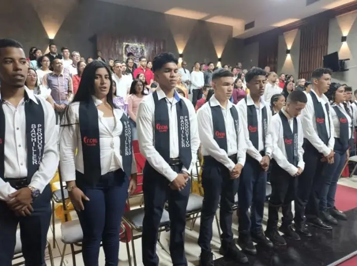 En un emotivo acto se realizó el acto de graduación de la Décima Octava Promoción de Bachilleres Productivos que egresa del Liceo Inces.