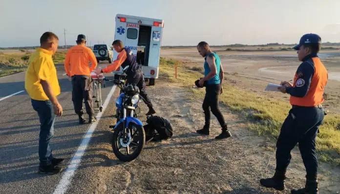 En la carretera Coro-Punto Fijo se registró un accidente de tránsito por un burro que se atravesó en la vía. El lesionado fue llevado al hospital Van Grieken.