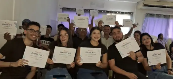 Un grupo de mujeres y jóvenes de Paraguaná recibieron certificados del Inces por su formación en los perfiles productivos laborales.