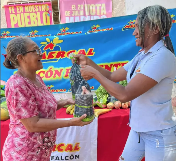 Como parte de la soberanía alimentaria que promueve el presidente Nicolás Maduro, MERCAL entregó combos proteicos en la base de Misiones.