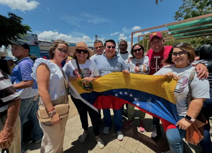 En el paseo Manaure, la oposición de Coro se concentró para manifestar su respaldo a la victoria de Edmundo González Urrutia en comicios celebrados.