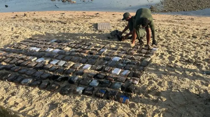 En la noche de este 13 de agosto, lograron neutralizar un ciudadano y una embarcación en las costas del Cabo de San Román con más de 600 panelas de droga.