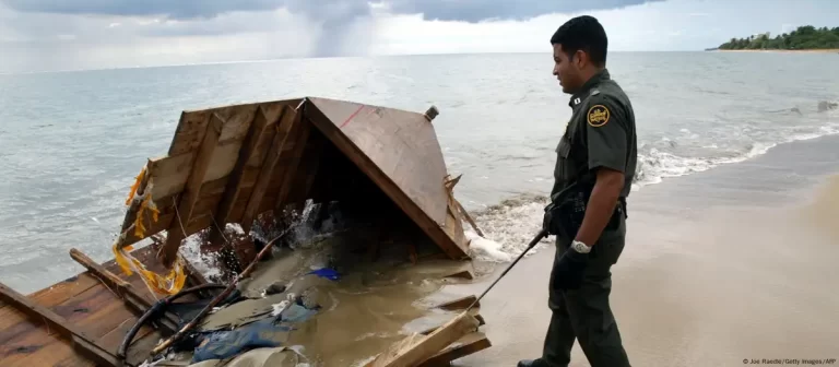 Hallan 14 esqueletos en un barco en República Dominicana