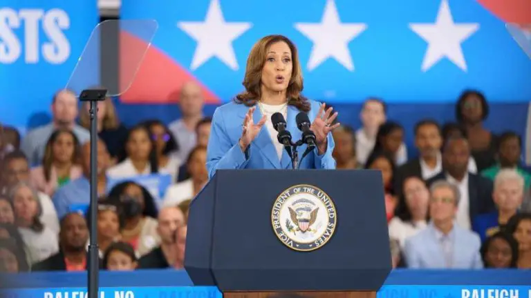 Encuestas | Kamala Harris aventaja ligeramente a Donald Trump