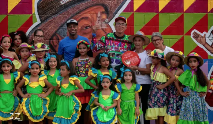 La Vela se llenó de arte y tradición con la reactivación del proyecto «Un mural para un cultor», una iniciativa que rinde homenaje a personajes emblemáticos.