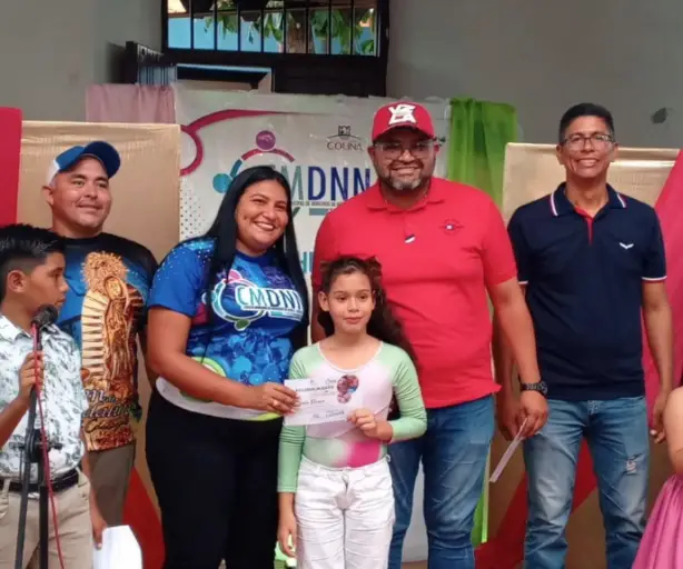 Con una explosión de colores, alegría y mucho talento, culminaron los talleres vacacionales "Explorando y creando nos divertimos".