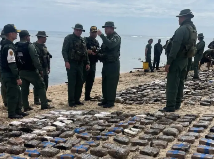 Ya los organismos de seguridad contabilizan la recolección de 1223 panelas de droga en las costas del Cabo de San Román este miércoles.