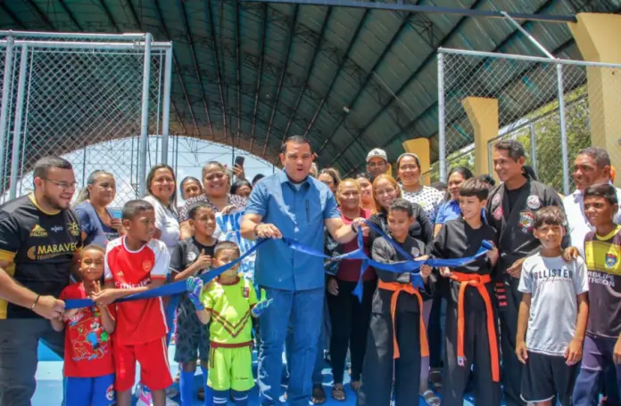 El gobernador Víctor Clark entregó a Cruz Verde la rehabilitación de la cancha deportiva “Los Quintos” que impacta en más de 300 jóvenes y niños.