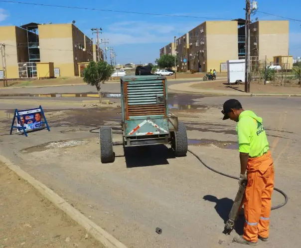 El Plan de Asfaltado Urbano trabaja está semana en dos frentes de trabajos viales simultáneos en las comunidades de Las Velita y 5 de julio de la ciudad de Coro