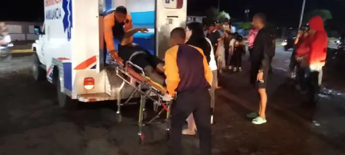 La noche de este domingo se registró un choque entre motos en la avenida Pinto Salinas con avenida Ramón Antonio Medina de Coro.