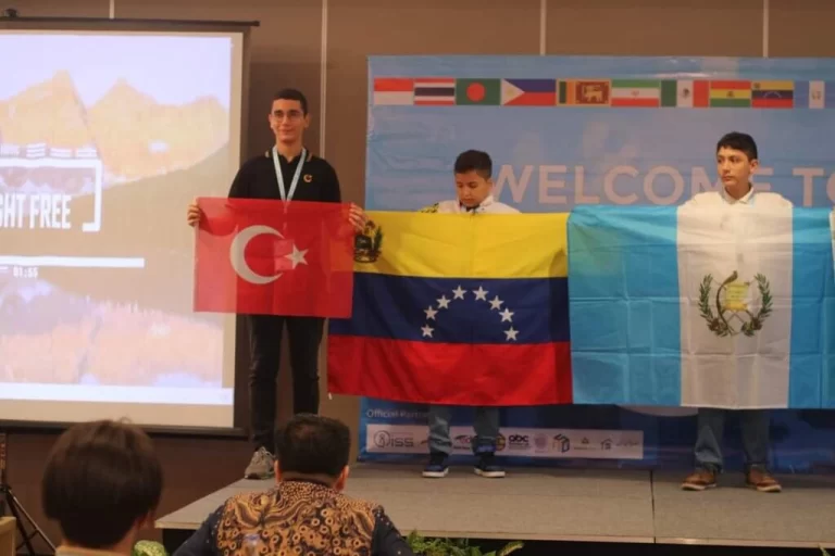 Adolescentes venezolanos conquistan en Mundial de Matemáticas