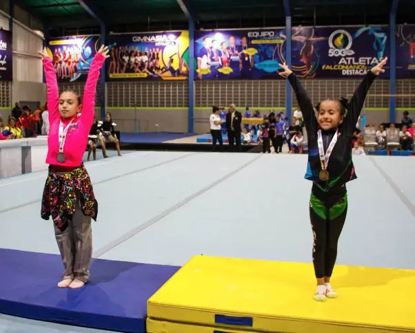 La Ciudad Deportiva Universitaria 500 años de Coro se desbordó con la inauguración del Campeonato Nacional Interclubes de Gimnasia Artística.