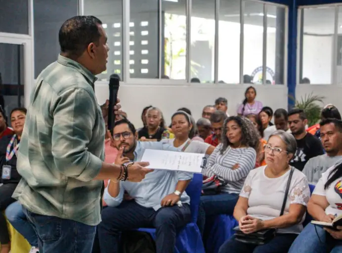 Voceros de los circuitos comunales de 13 municipios del estado Falcón con proyectos en el área de salud sostuvieron un encuentro la mañana de este jueves.