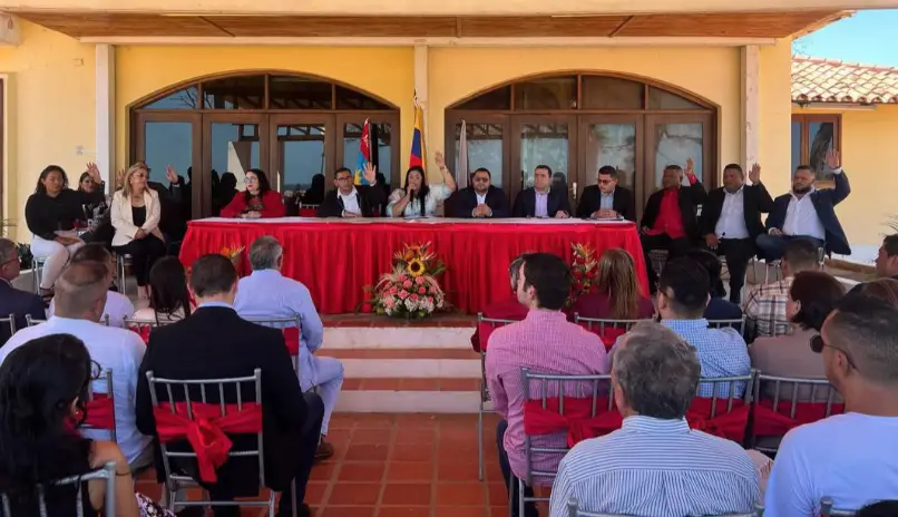 La Cámara Municipal de Carirubana juramentó a Luis Manuel Piña como Alcalde encargado debido a la renuncia presentada por el alcalde electo Abel Petit.