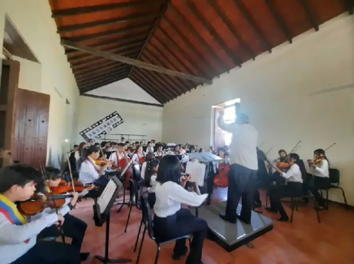 El Sistema de Orquestas y Coros Infantiles de Venezuela, Núcleo La Vela, te invita a un viaje musical inolvidable con su 