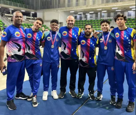 Venezuela se vistió de gloria al lograr la segunda plaza del podio en Trampolín Sincronizado Junior Masculino con Jezreel González y Alexei Tovar.