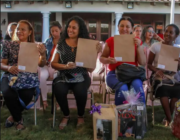 El programa "Y Dios me hizo Mujer" expande sus fines hacia las emprendedoras con financiamientos a 66 unidades productivas.