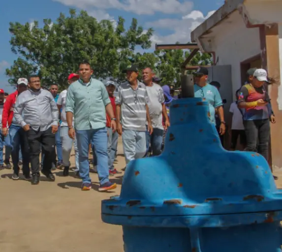 Con el propósito de garantizar el suministro hídrico al eje de Sabaneta del municipio Miranda, Clark inspeccionó los trabajos en las E/B Mitare I y II.