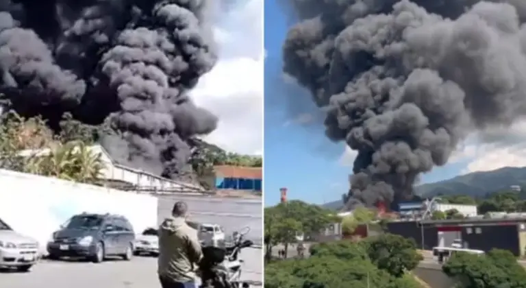 Incendio consume almacén de motos en Caracas (+Video)